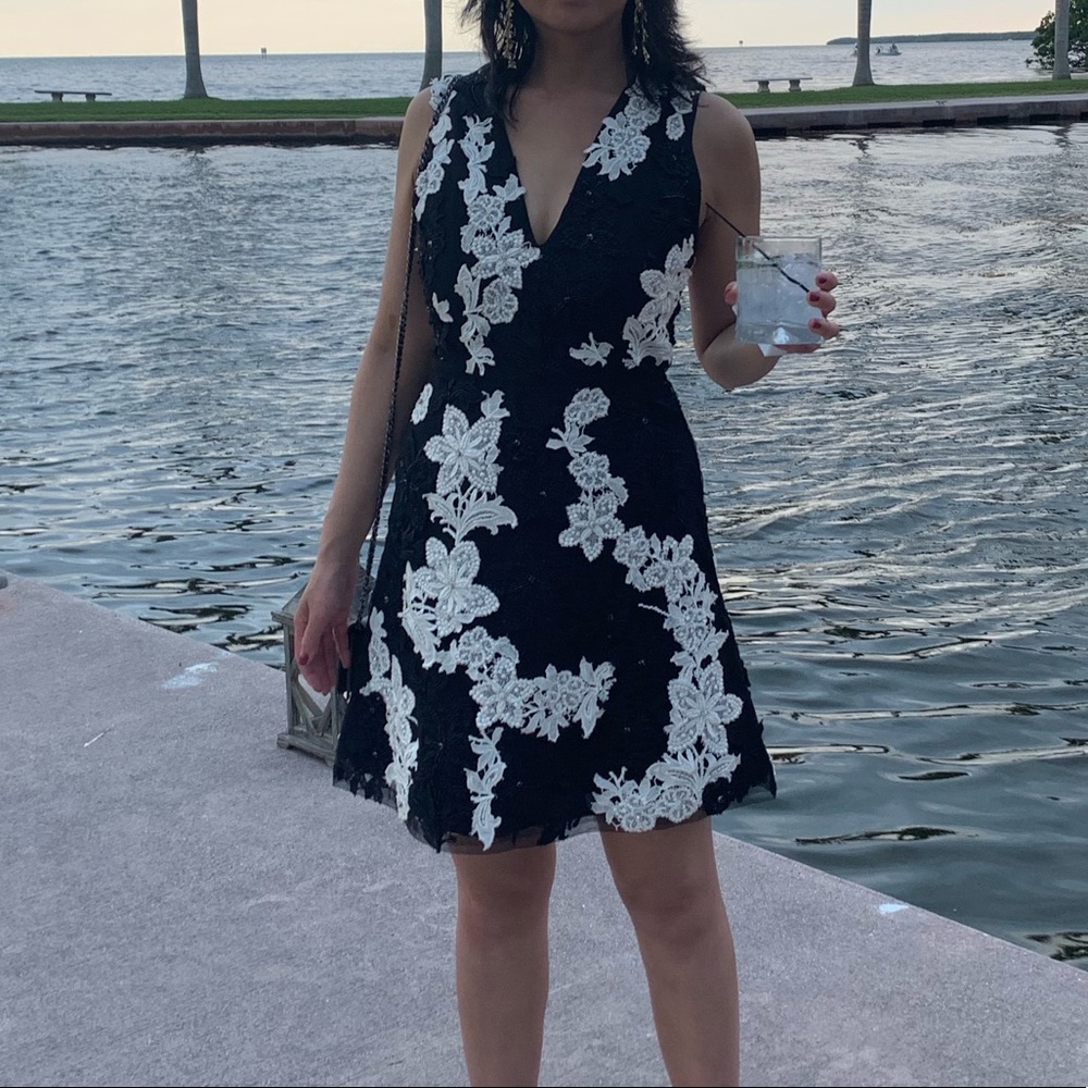 Alice and Olivia leaf sequin embellished dress sz0